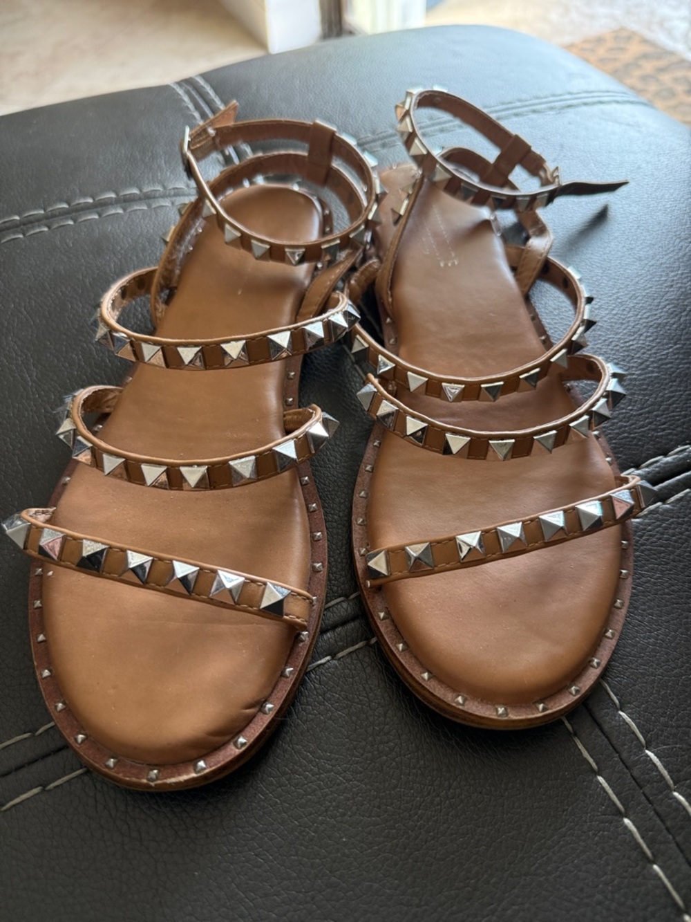 Cushionaire Studded Strappy Brown Leather Sandals size 7.5